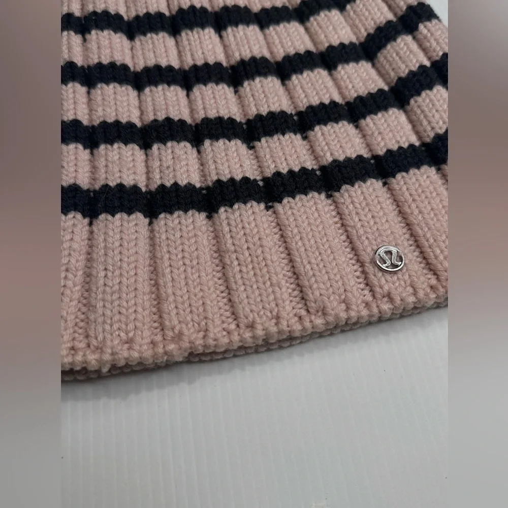 Lululemon Blissed Out Toque‎ hat multi-color ski merino wool soft